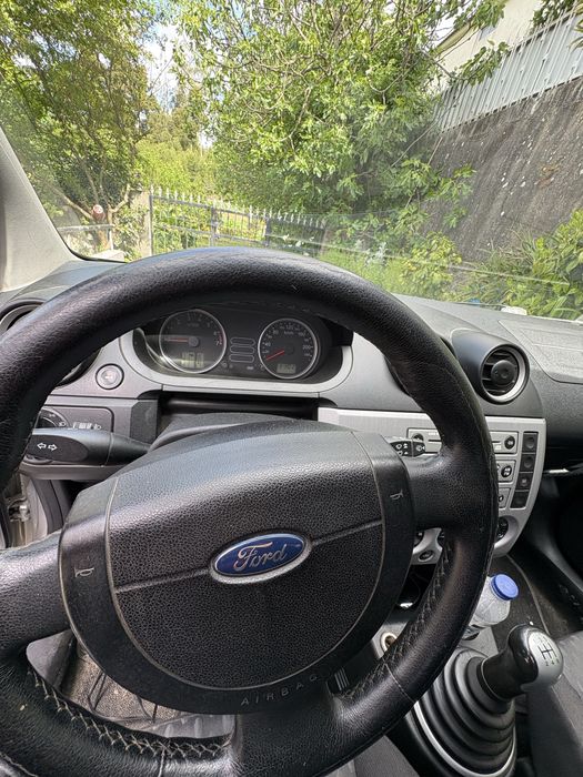 Ford Fiesta 2004
