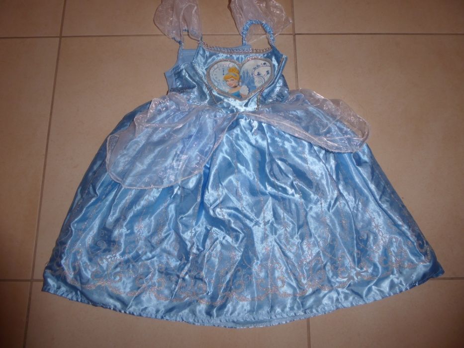 Vestidos de Carnaval (CAPUCHINHO; MINI ; CINDERELA) dos 2 aos 5 anos