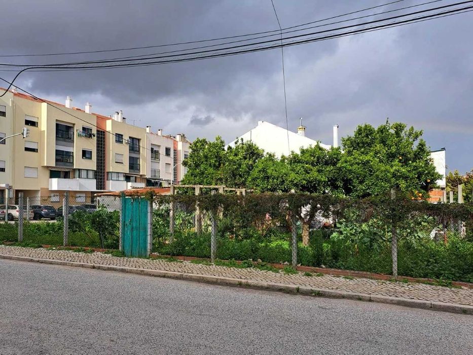 Lote de terreno 202,40 m2 em zona de moradias