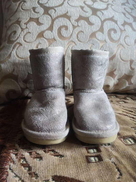 Угги для дівчинки