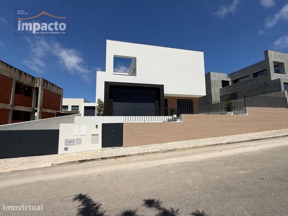 Moradia Nova T5, Ponte De Rol