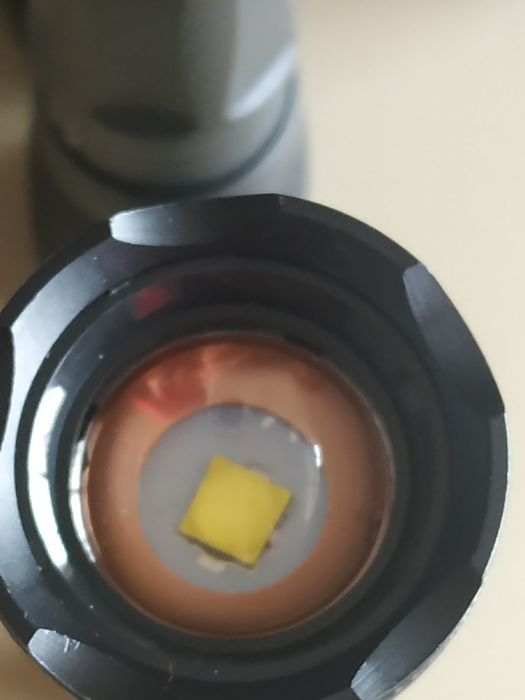 Tactical flashlight with CREE L2 LED - With Zoom64174412078339121