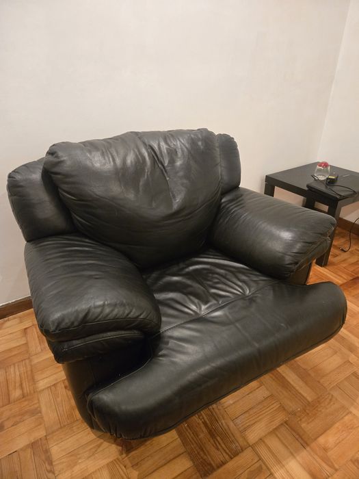Sofá 3 e 1 lugar em pele
