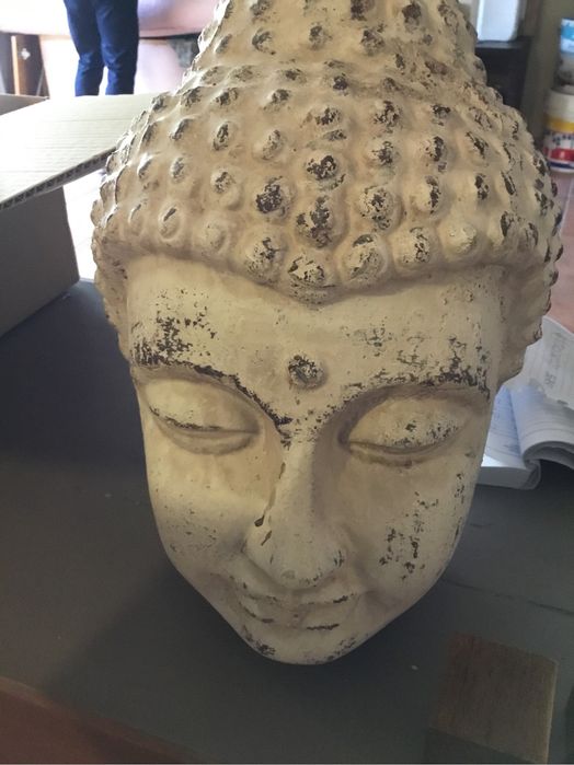 Buda em gesso decorativo