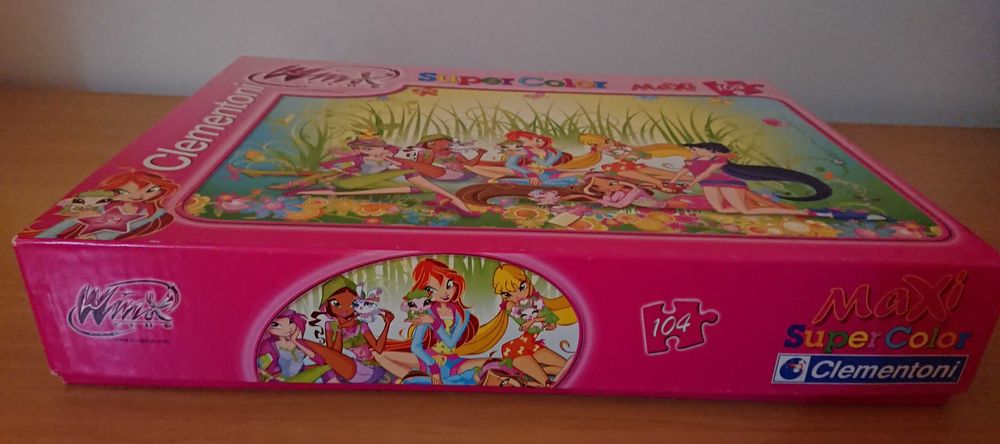 Puzzle Winx Club Clementoni 104 peças usado como novo