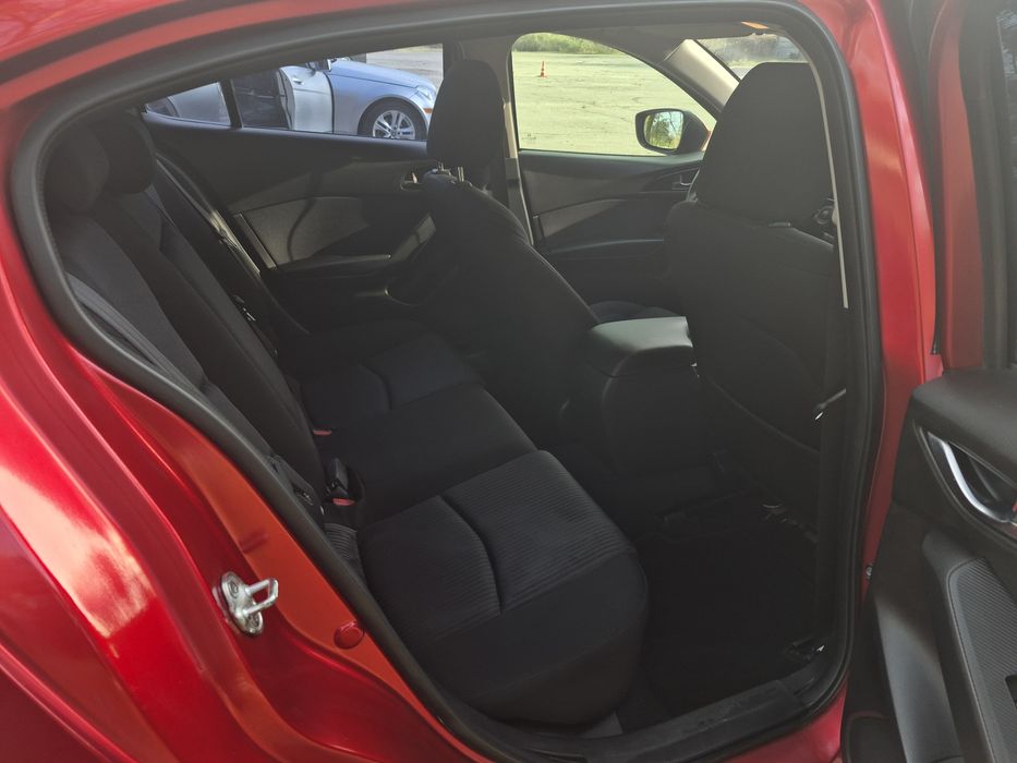 Продам Mazda 3 1.5 2014