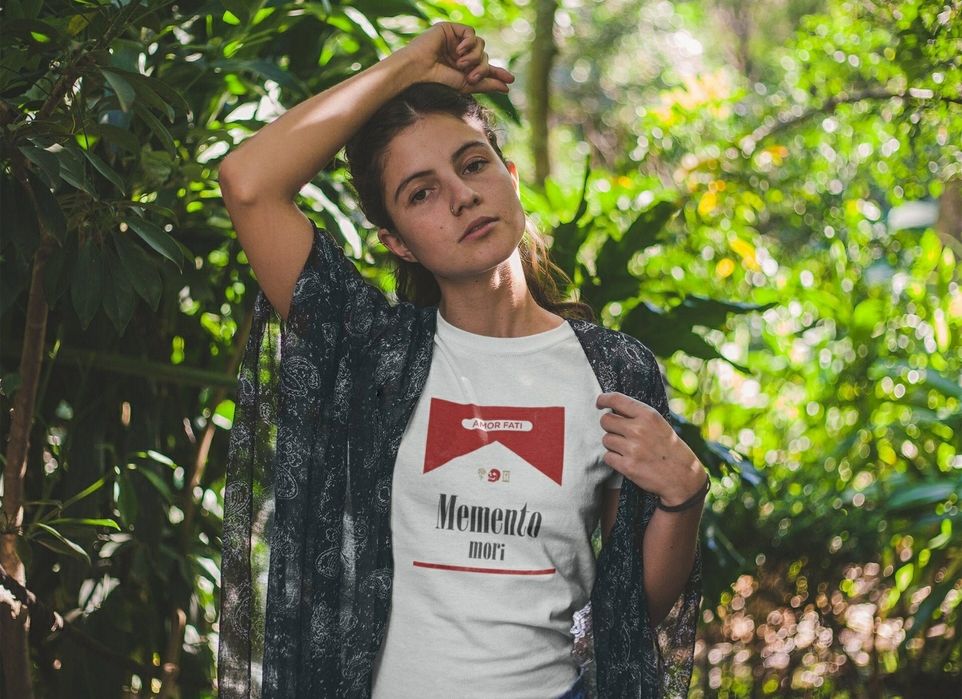 T shirt Memento Mori Estóica Amor Fati Marlboro