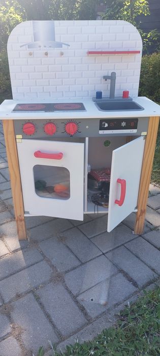 Drewniana kuchnia dla dzieci