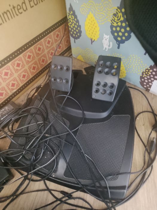 Руль logitech momo racing идеал