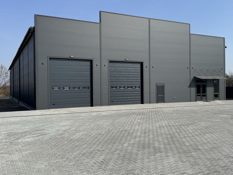 Продаж сучасного складського приміщення. 1200м², 42сот. в 7 км від Львова в с.Бартатів з прямим виїздом на логістичний шлях М11 Львів–Шегині.