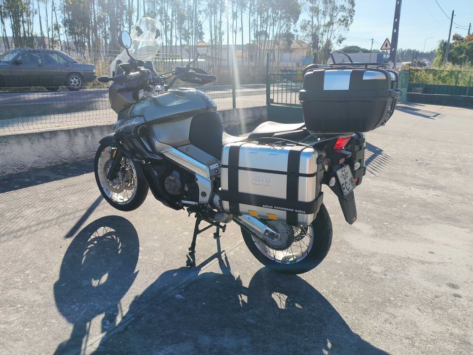 Moto Aprilia caponord