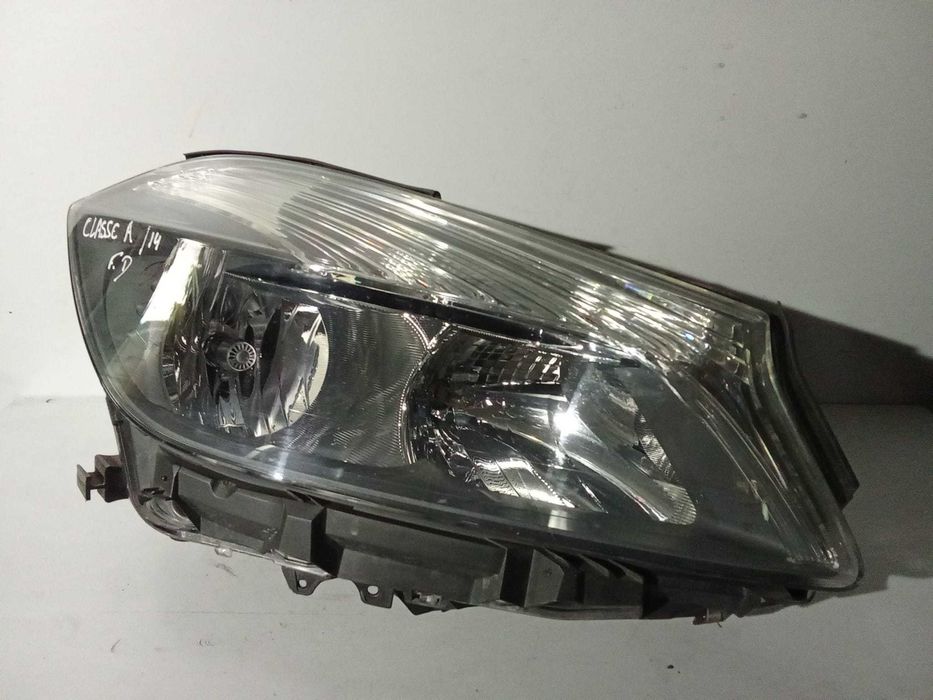 FAROL ÓTICA LADO DIREITO MERCEDES CLASSE A 2014