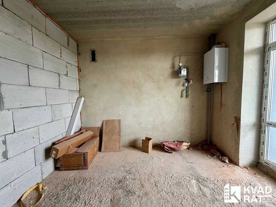 Здана та готова до ремонту 2-кім квартира ! 67 м2 + кладовка у подарунок