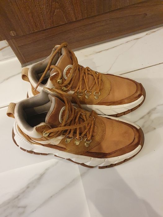 Sprzedam młodzieżowe buty