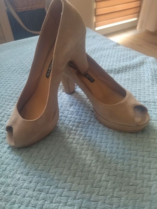 Piękne buty na platformie- FABBRICA MORICHETTI- skóra - beż