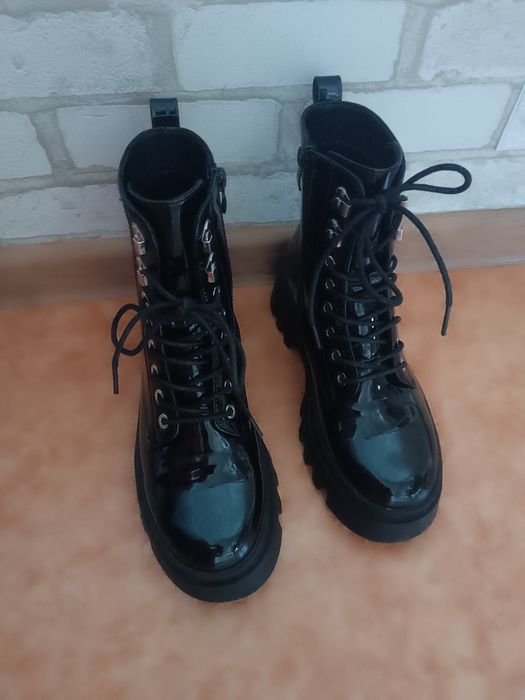 Черевики жіночі лакові