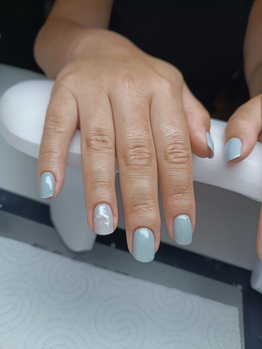 Manicure hybrydowy, żelowy, przedłużanie