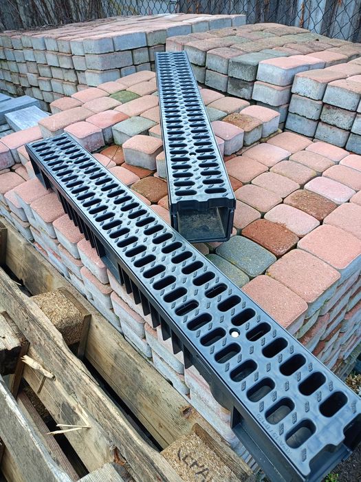 Odpływ rynny 1 m na 10 cm