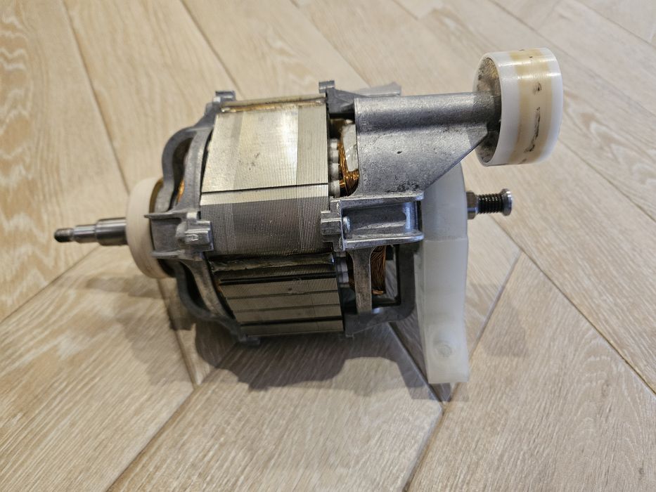 Silnik suszarki Bosch Serie 6 WTW8546EPL