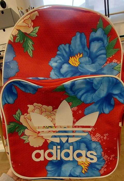 Mochila Adidas estado razoável