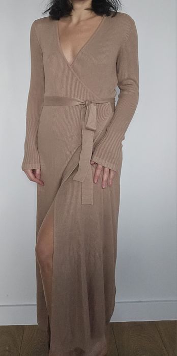 Kopertowa sukienka z dzianiny prążkowanej długa sukienka suknia maxi