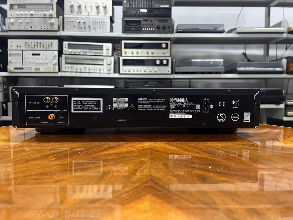 Odtwarzacz płyt CD Yamaha CD-S300 Audio Room