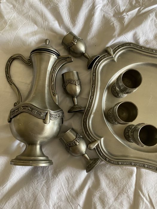 Conjunto em estanho ……………………………