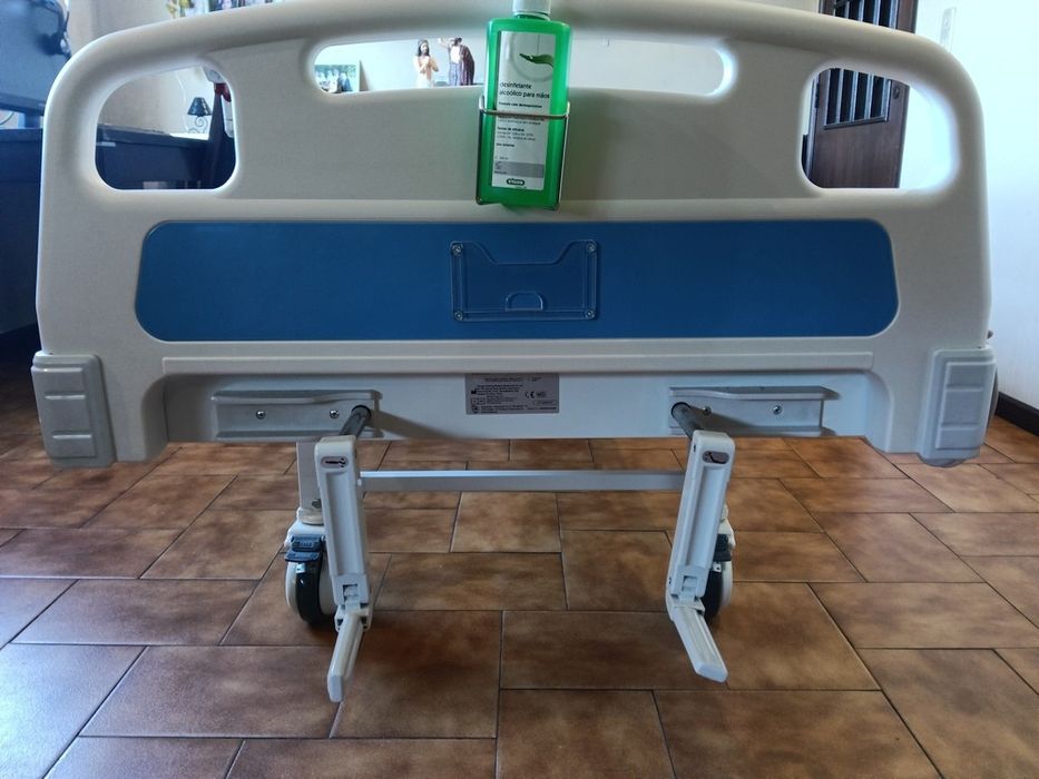 Cama articulada tipo Hospital