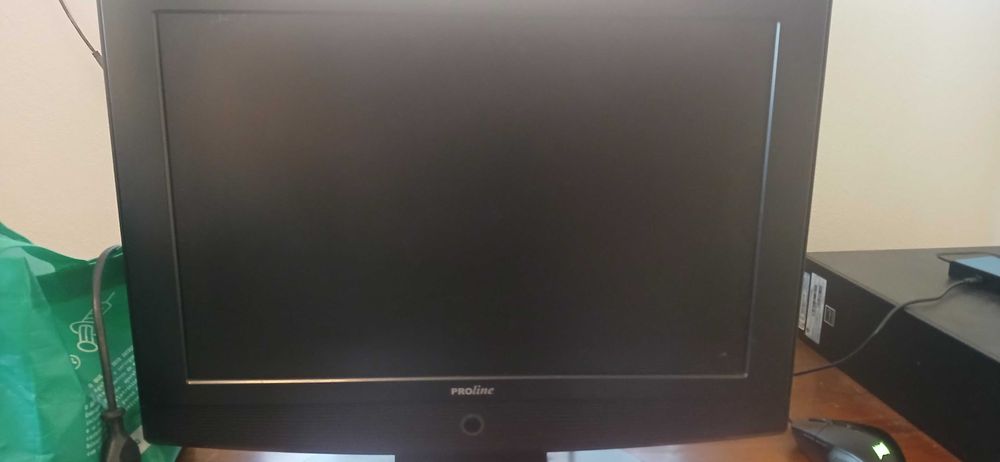 3 Monitores PC + 1 TV