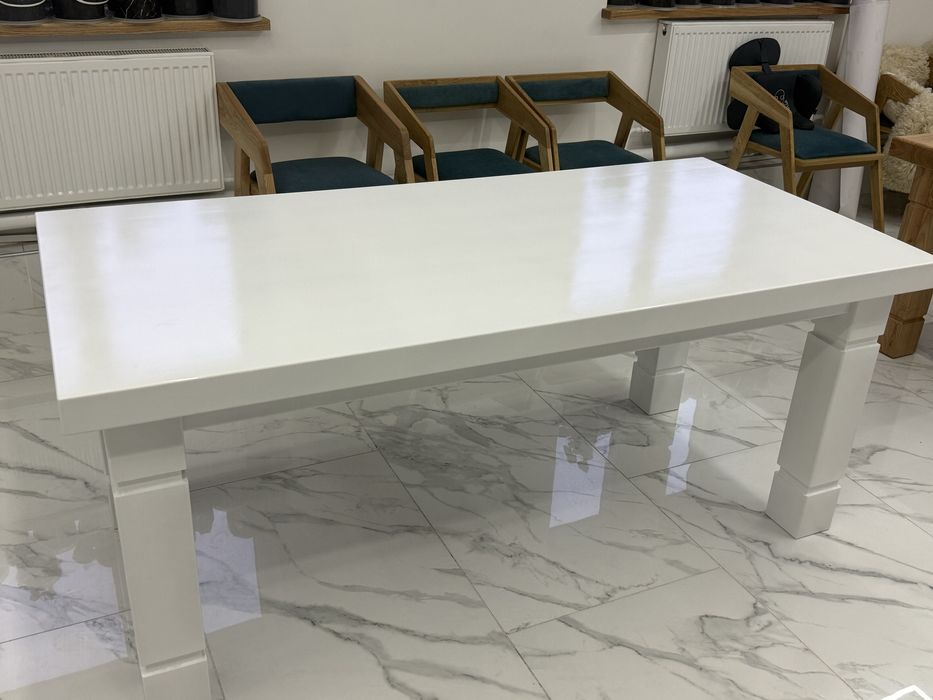 Стіл новий із дерева