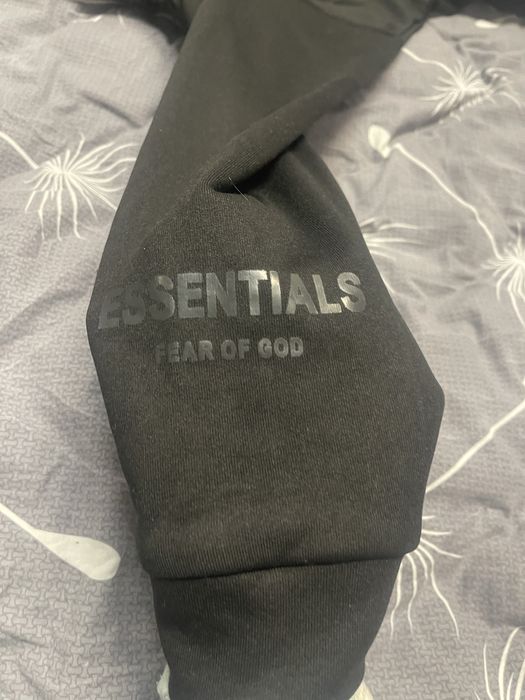 Продам кофту essentials