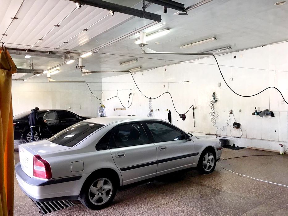 Продам  здание с действующим бизнесом,автомойка