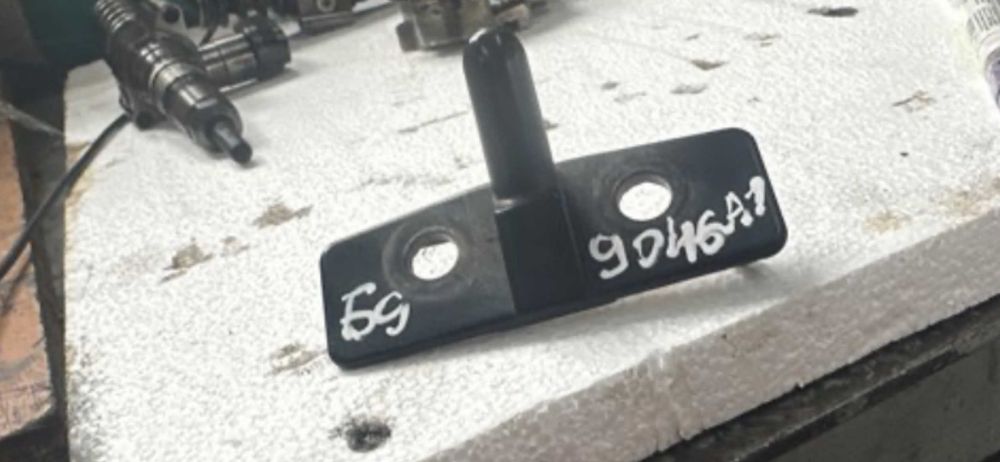 для вантажівок Направляющий палец двери  Citroen Berlingo Пежо Partner