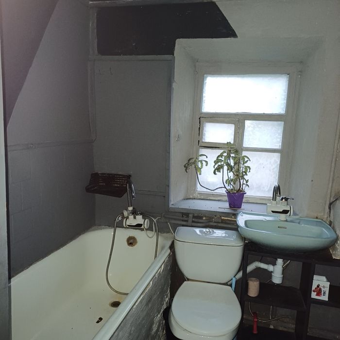 Продається будинок з усіма зручностями та жилою літнею кухнею.