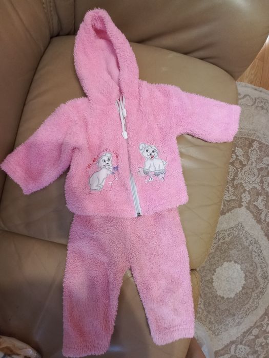 Костюмчики для дівчинки