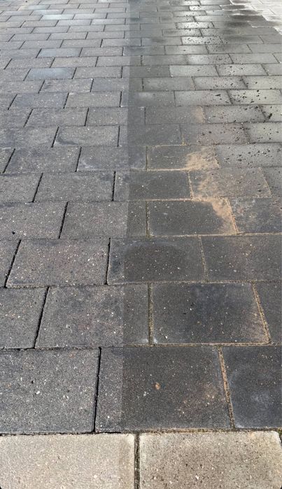 Миття бруківки, фасаду та паркану