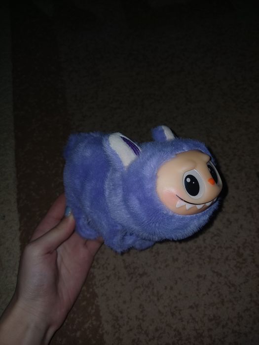 Лабуба на руку з рухаючим хвостиком