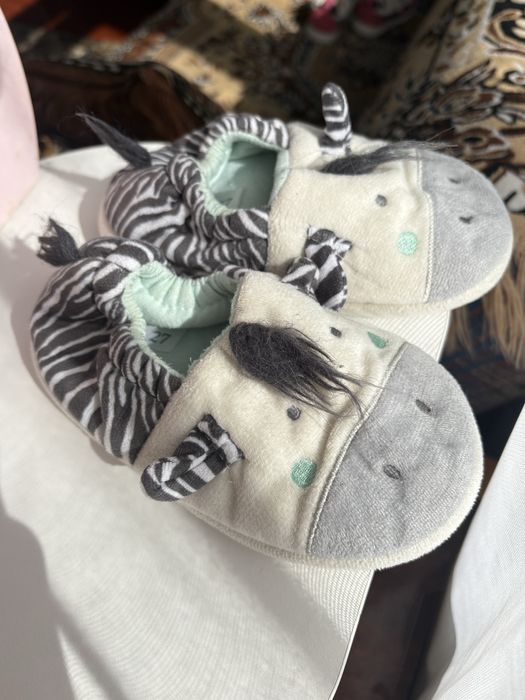 Капці теплі кімнатні (зебра) 25 розмір ( на етикетці 27 пише)