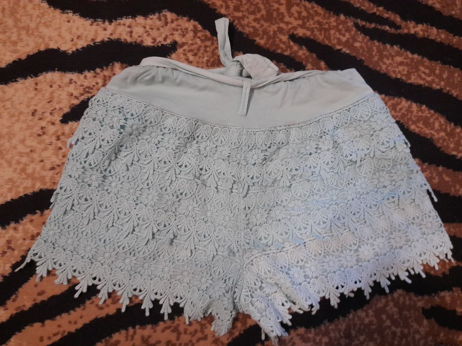 Spodenki koronkowe miętowe lub spodenki koronkowe koralowe włoskie SML
