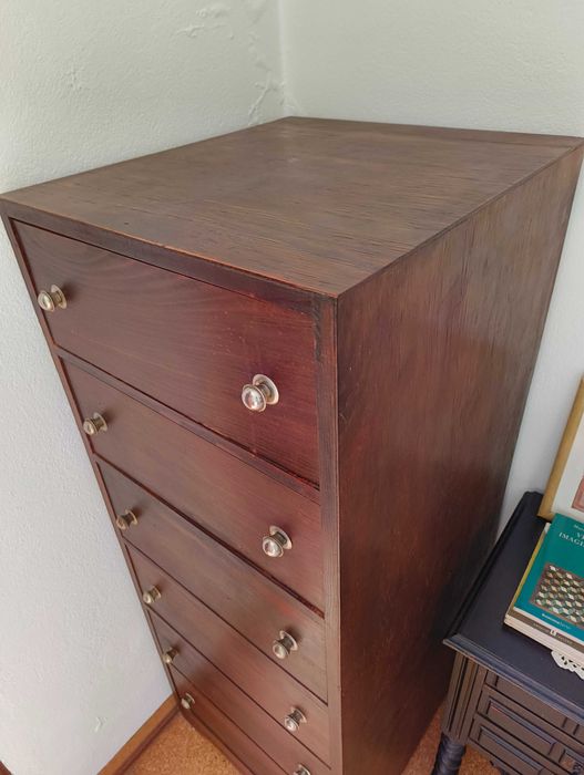 Camiseiro alto em madeira maciça