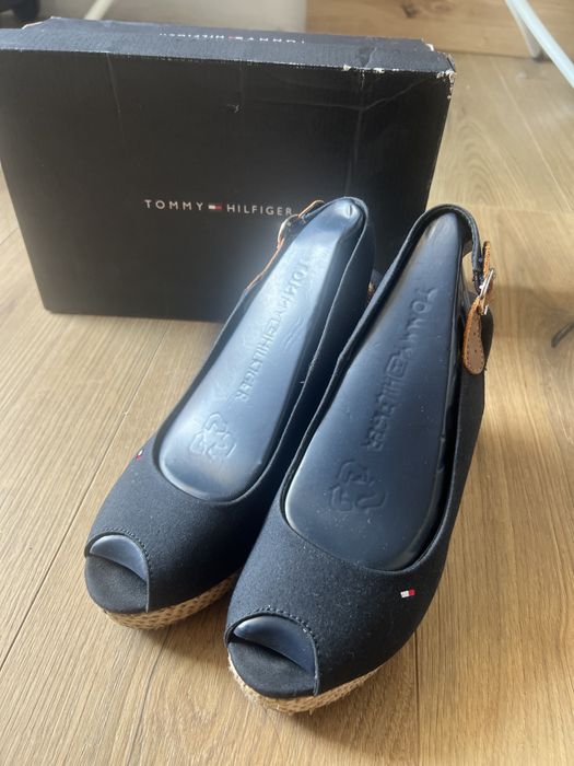 Босоніжки на танкетці Tommy Hilfiger