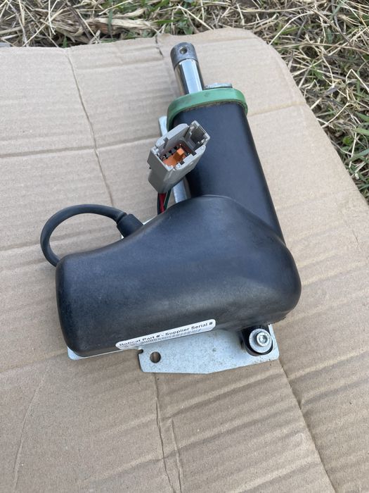 Електронний газ на міні екскаватор bobcat E55