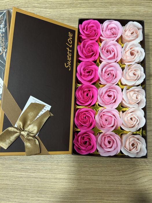 mydlane listki róż, na prezent.