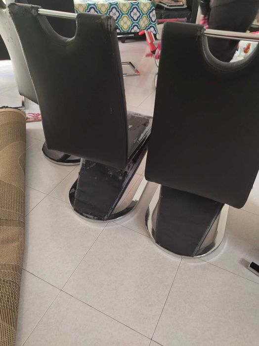 Cadeiras de sala de jantar cor preta
