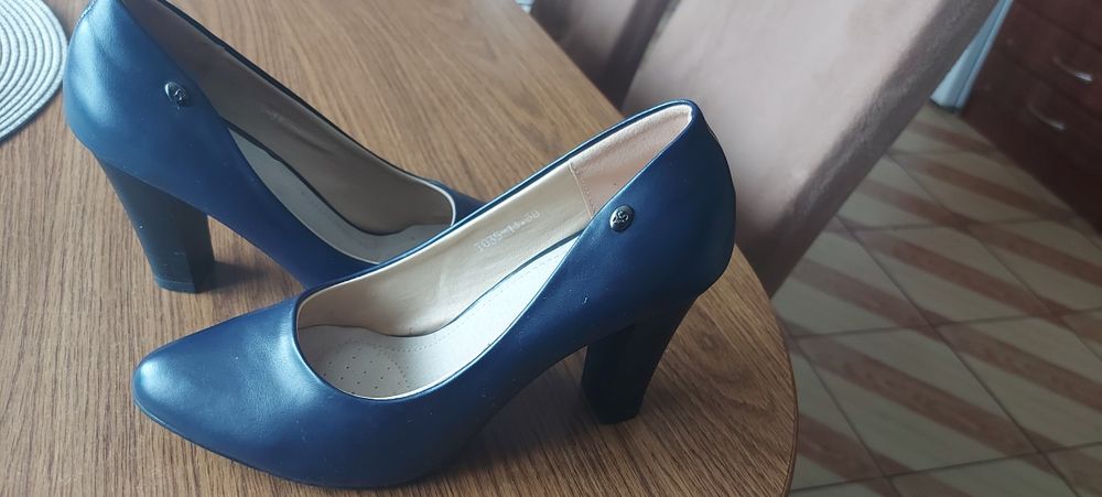 Buty czółenka granatowe 38