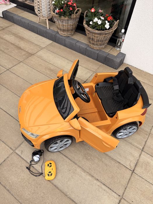 elektryczne autko dla dzieci Audi TT RS, model 370-079V70YL