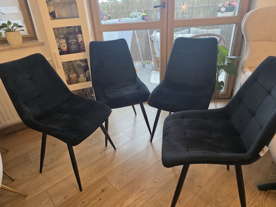 Komplet 4 krzeseł czarnych Mebel Elite