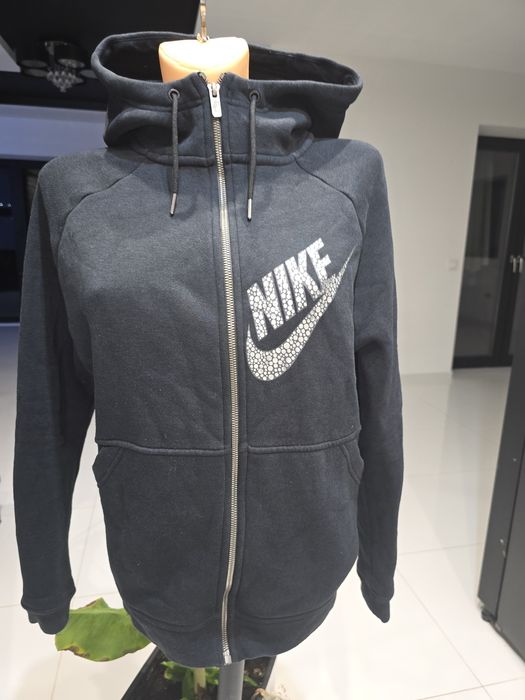 Czarna bluza na zamek z kapturem na zamek Nike
