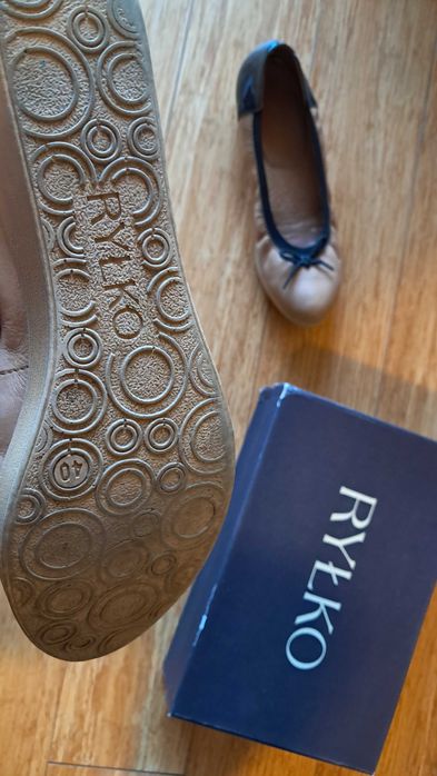 Buty Ryłko rozmiar 40 F , beżowo czarne,  baleriny, półbuty, skóra