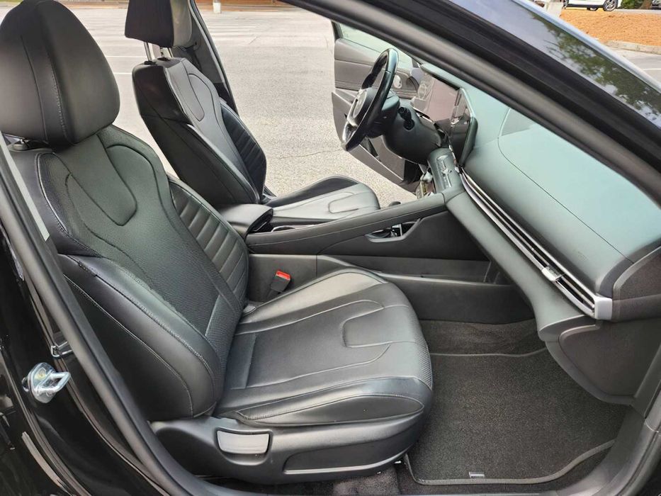 Hyundai Elantra Limited      2023